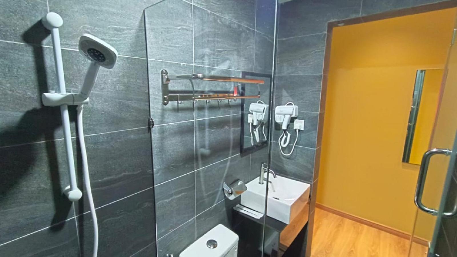 Yee Hotel Permas Jaya ยะโฮร์บาห์รู ภายนอก รูปภาพ